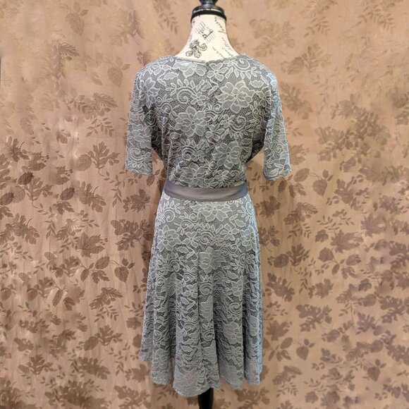 Zapaka Short Sleeve Gray Floral Lace Dress, Size 2XL, Excellent Used Condition! - Picture 2 of 7